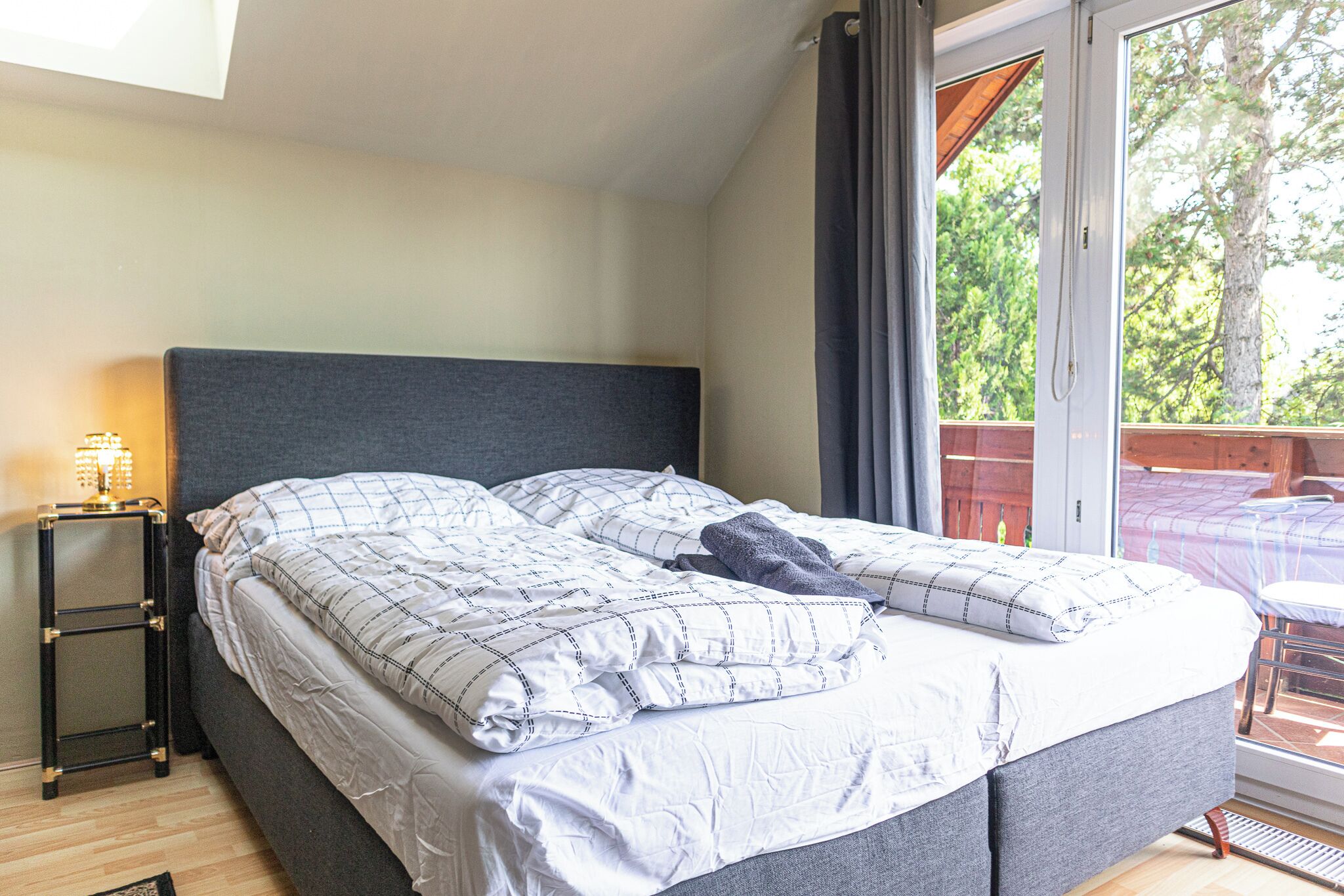 Eenvoudig appartement | Een laptopwerkplek, een strijkplank/strijkijzer, gratis wifi