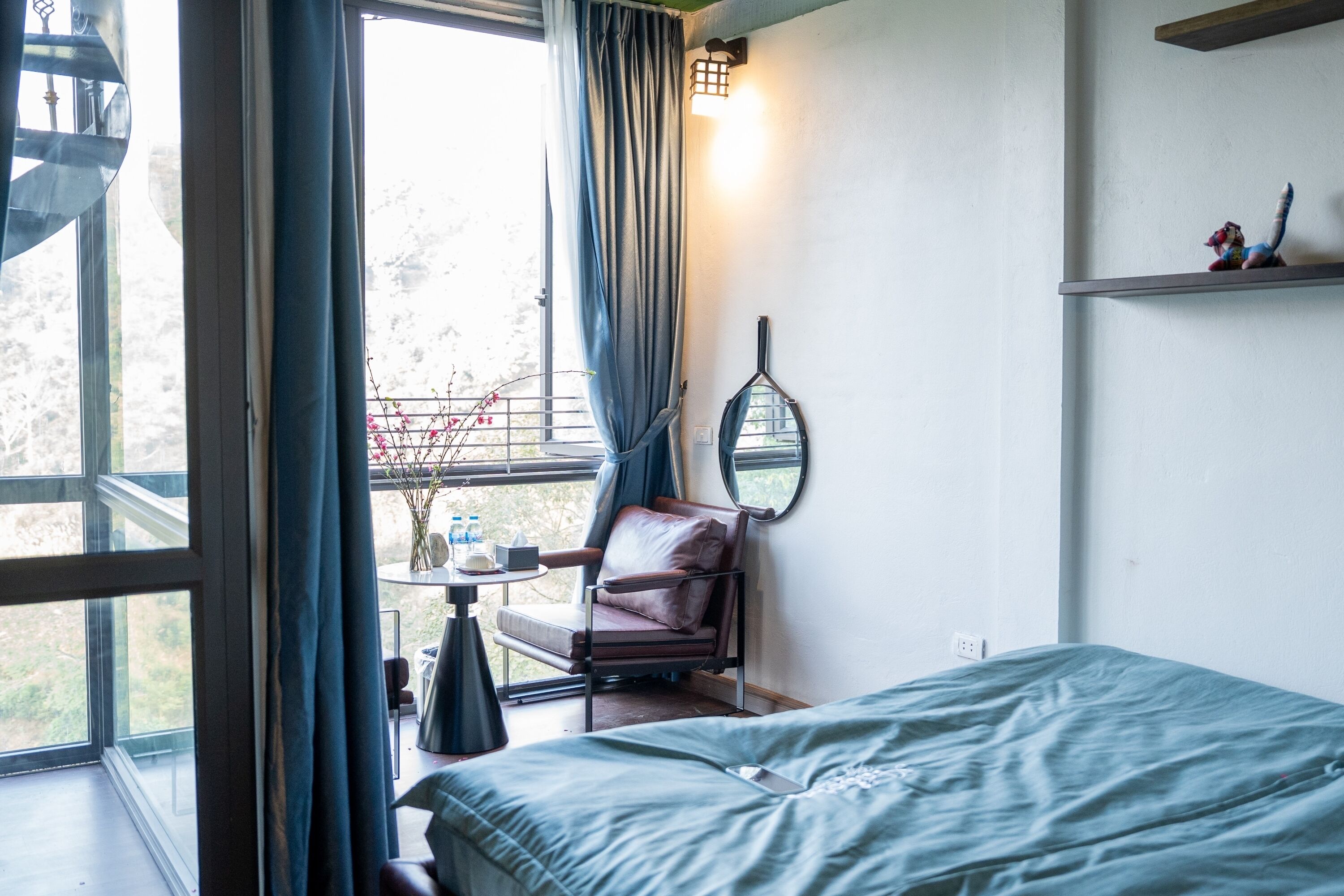 Superior King Room with Mountain View | In-room safe, desk, free WiFi, bed sheets