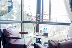 Deluxe King Room with Mountain View | Mountain view