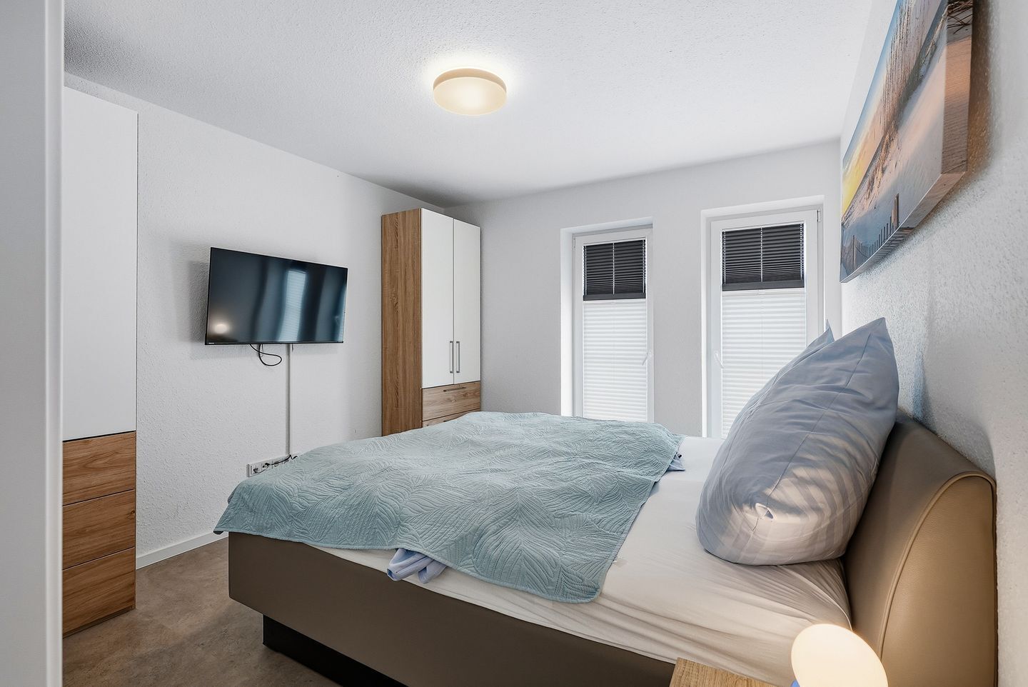 2 bedrooms, iron/ironing board, WiFi