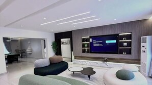 Rom – comfort, balkong, byutsikt | Innvendig