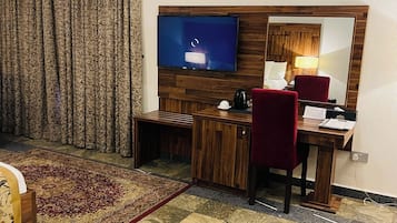 Comfort Room, Balcony, City View | Interior