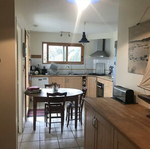 Private kitchen - Maison KER HEOL (first floor only) 100 m from the beach on the bay side (Saint-Pierre-Quiberon)