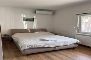 3 間睡房、熨斗/熨衫板、上網、床單