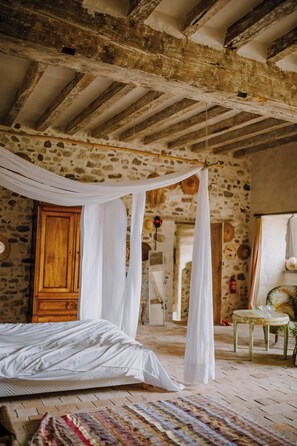 5 bedrooms, iron/ironing board, Internet, bed sheets - Domaine Plessis Chivré-Dépendances de charme, nature&absolute calm, ideal for families (Étriché)