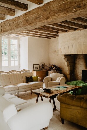 Living area - Domaine Plessis Chivré-Dépendances de charme, nature&absolute calm, ideal for families (Étriché)