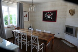 Dining - Maison Adonis with Spa, 5 Minutes from Morgat Beach (Crozon)