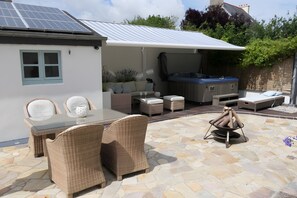 Terrace/patio - Maison Adonis with Spa, 5 Minutes from Morgat Beach (Crozon)