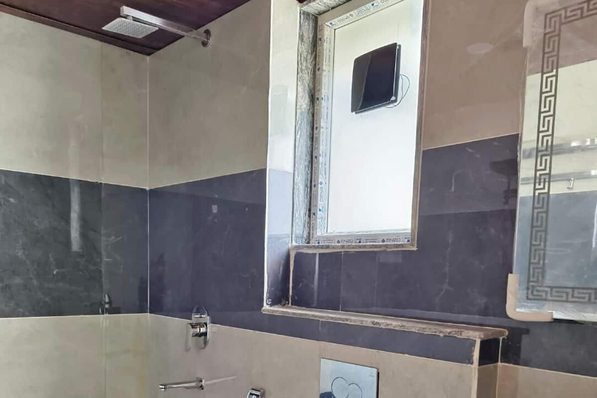 Deluxe Double Room | Bathroom