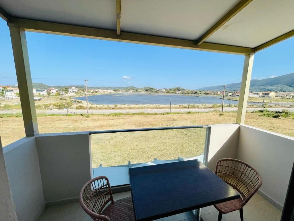 Basic Studio, Balcony, Mountain View | In-room safe, blackout curtains, soundproofing, free cots/infant beds