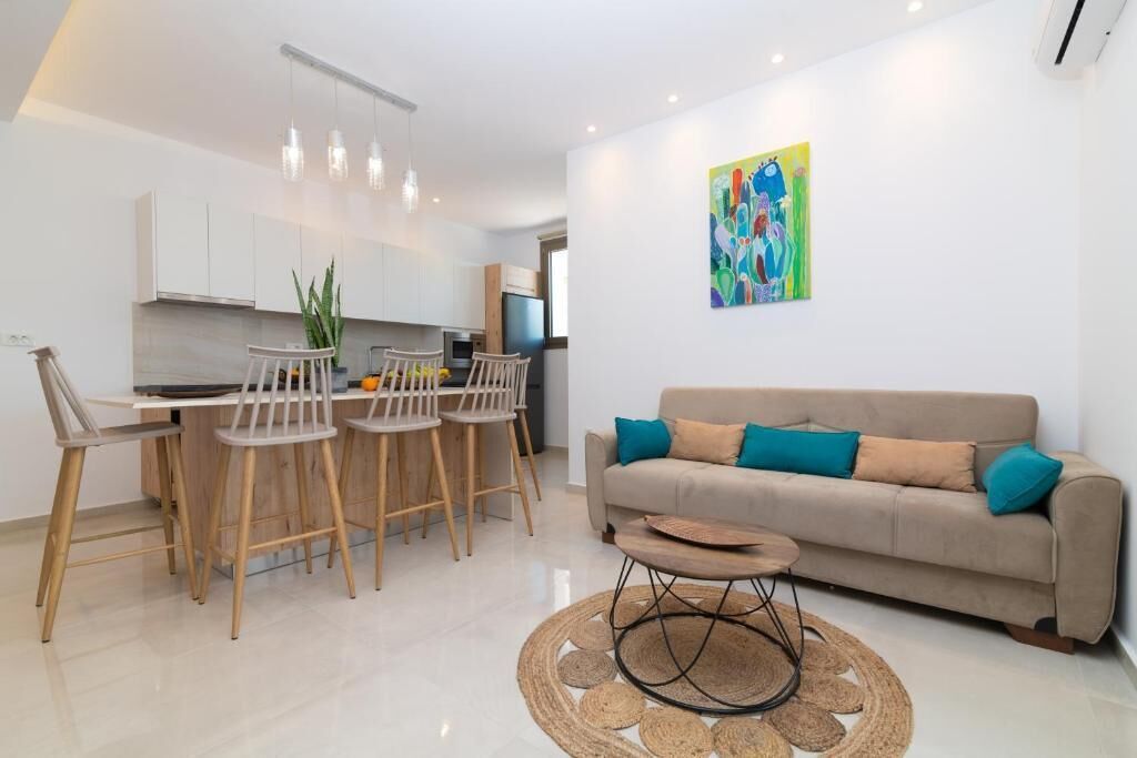 Deluxe Suite, Balcony, Sea View | Living area