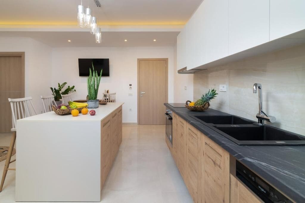 Deluxe Suite, Balcony, Sea View | Private kitchen | Stovetop, electric kettle, toaster, high chair