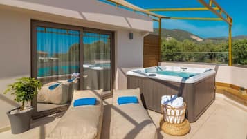 Deluxe Suite, Balcony, Sea View | Outdoor spa tub