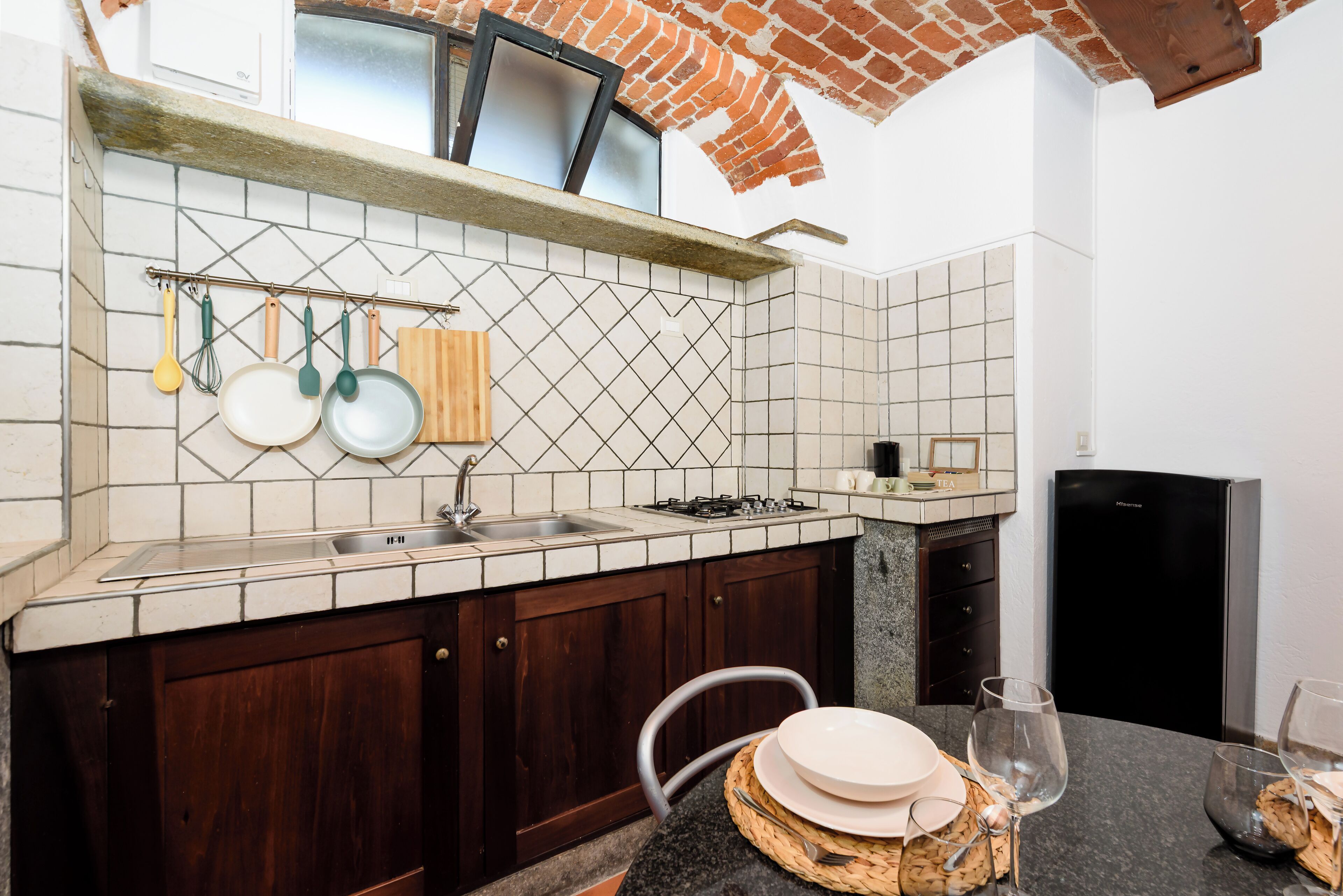 Réfrigérateur, plaque de cuisson, cafetière/bouilloire