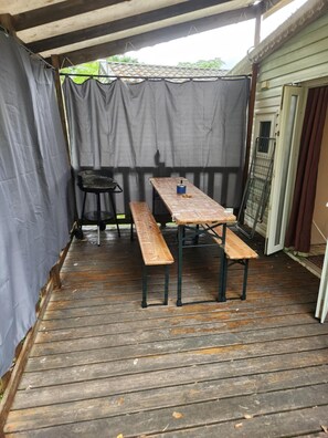 تناول الطعام بالخارج