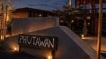 Superior Suite, Hill View | Property grounds