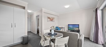 Bright 1-bed Apartment in Greenway
