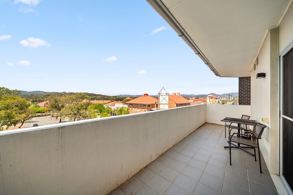 Apartment | Balcony - Bright 1-bed Apartment in Greenway (Canberra)