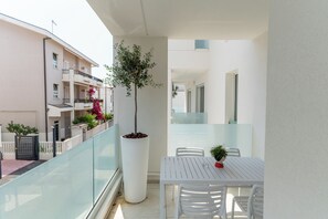 Comfort Apartment | Outdoor dining - Sublimare Luxury Apartments (Giulianova)