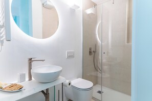 Family Apartment | Bathroom | Hair dryer, towels, soap, toilet paper - Sublimare Luxury Apartments (Giulianova)