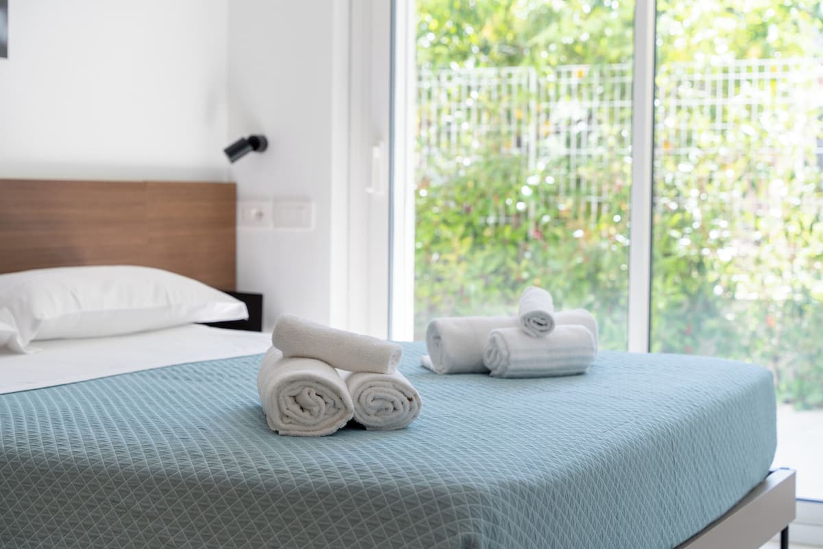 Family Apartment | Free WiFi, bed sheets