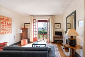 TV, DVD player - Bright 70 m² Apartment in Urrugne Center (Urrugne)