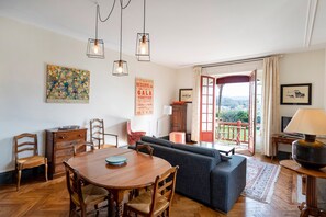 TV, DVD player - Bright 70 m² Apartment in Urrugne Center (Urrugne)