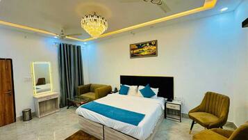 Luxury Double Room | Desk, free WiFi