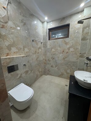 Dusche, Handtücher, Seife, Shampoo