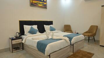 Luxury Double or Twin Room | Desk, free WiFi