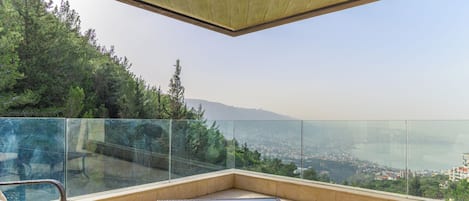 Luxury-Apartment, 3 Schlafzimmer, Kochnische, Meerblick | Terrasse/Patio