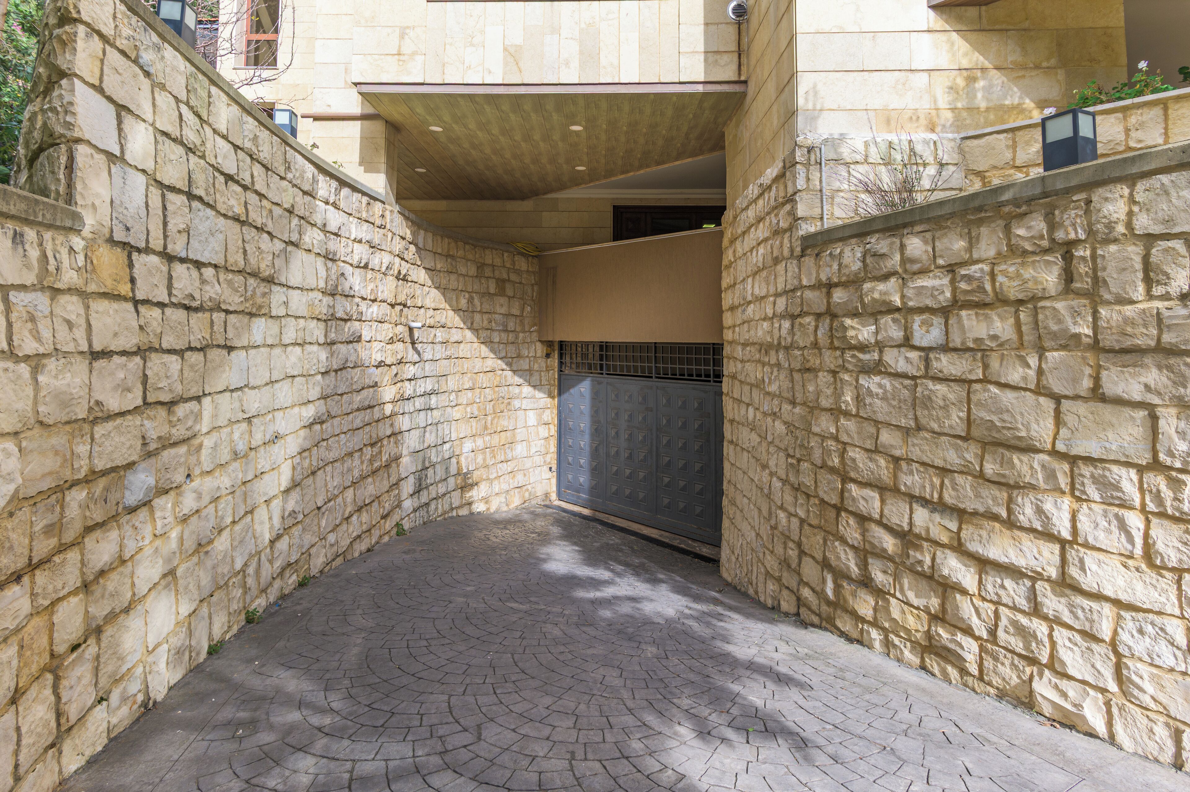 مواقف سيارات مجانية