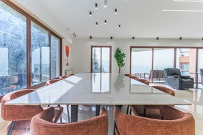 Dining -  Atlas - Luxury 3-BR Sea View Apt & Jacuzzi in Fatqa (Fatqa)