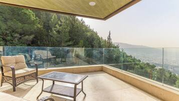 Luxury Apartment, 3 Bedrooms, Kitchenette, Sea View | Terrace/patio