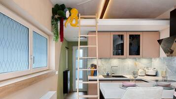 Fridge, oven, stovetop, coffee/tea maker