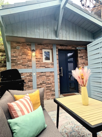 Terrace/patio. Tiny Home 'Haus am Kaiserstuhl' with Private Terrace, Wi-Fi and Air Conditioning