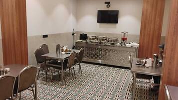 Free daily buffet breakfast