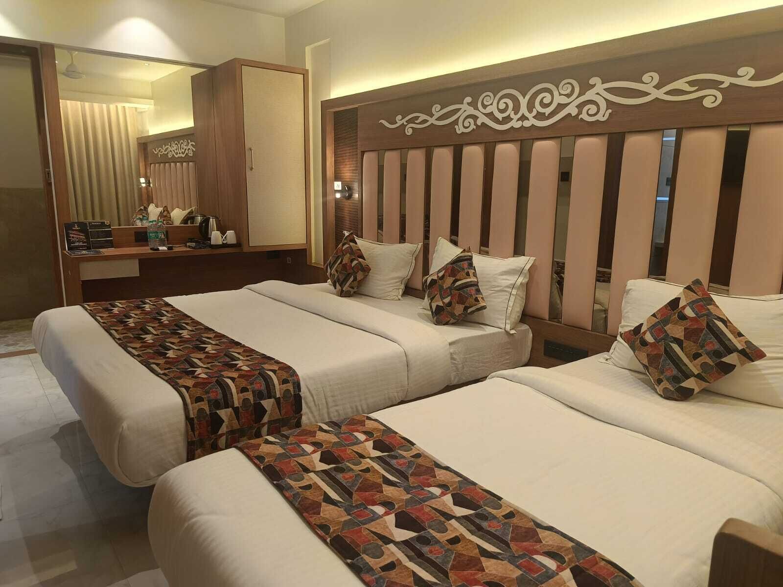Comfort Triple Room | Desk, laptop workspace, iron/ironing board, free WiFi
