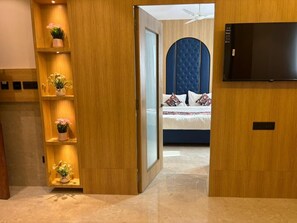 Luxury Suite | Desk, laptop workspace, iron/ironing board, free WiFi - Hotel Imperial Suites - Airoli (Navi Mumbai)