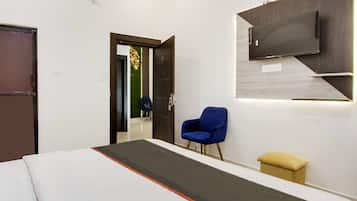 Deluxe Room, Balcony | Desk, laptop workspace, free WiFi