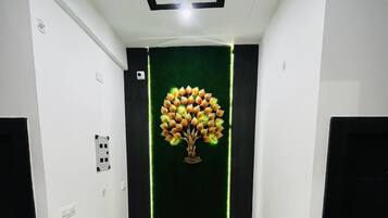 Deluxe Room, Balcony | Interior