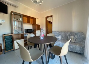 Dining - International Holiday House, cozy apartments by the sea (Diano Marina)