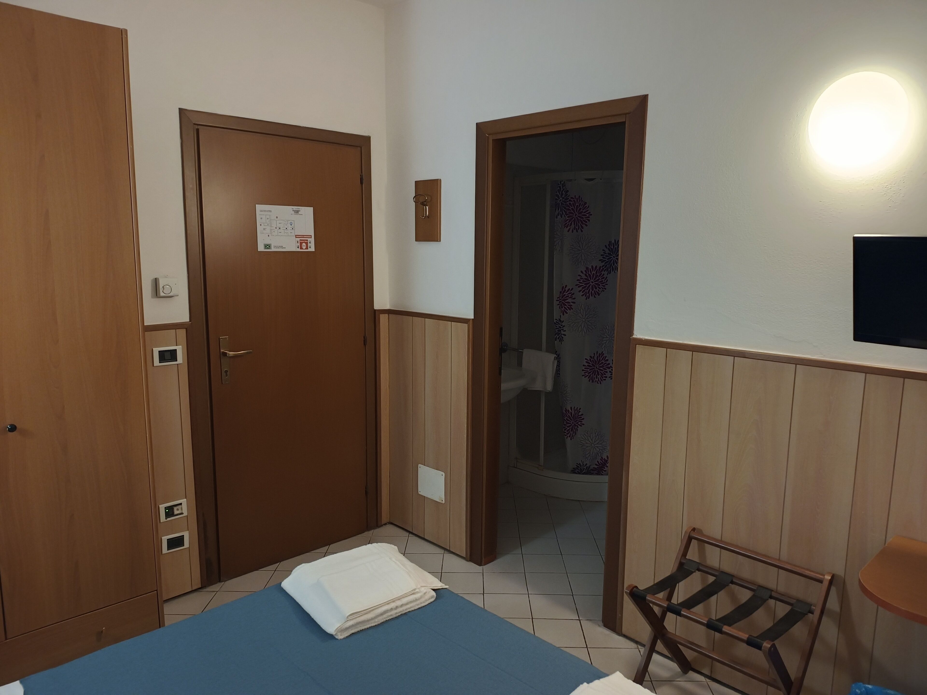 Yhden hengen economy-huone | Kannettavalle tietokoneelle sopiva työtila, ilmainen Wi-Fi