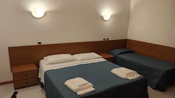 Kamar Triple Comfort | Ruang kerja ramah laptop dan Wi-Fi gratis