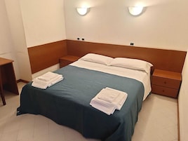 Classic Double or Twin Room | Laptop workspace, free WiFi