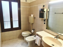 Classic Double or Twin Room | Bathroom | Shower, hair dryer, towels, soap