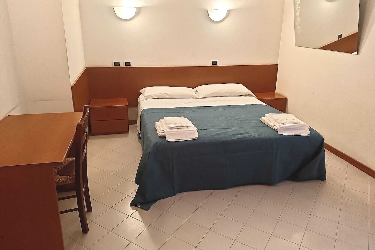 Kannettavalle tietokoneelle sopiva työtila, ilmainen Wi-Fi