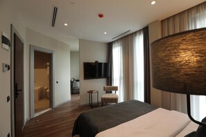 In-room safe, blackout curtains, soundproofing - White Hill Hotel Tbilisi (Tbilisi)