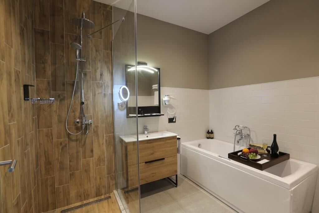 Dobbelt- eller tomannsrom – comfort, ikke-røyk, byutsikt | Bad | Tøfler