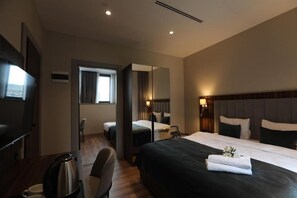 In-room safe, blackout curtains, soundproofing - White Hill Hotel Tbilisi (Tbilisi)